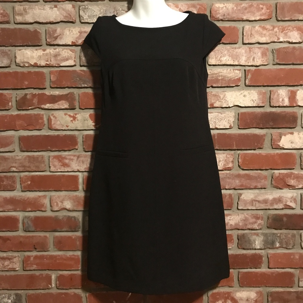 ‼️SOLD ‼️Vince Camuto Black Dress Size 6 Gold